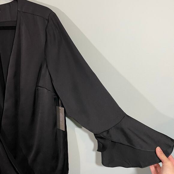 Vince Camuto Women's Black Faux Wrap Satin Like Bell Sleeve Blouse Size 1X NWT - Picture 7 of 9